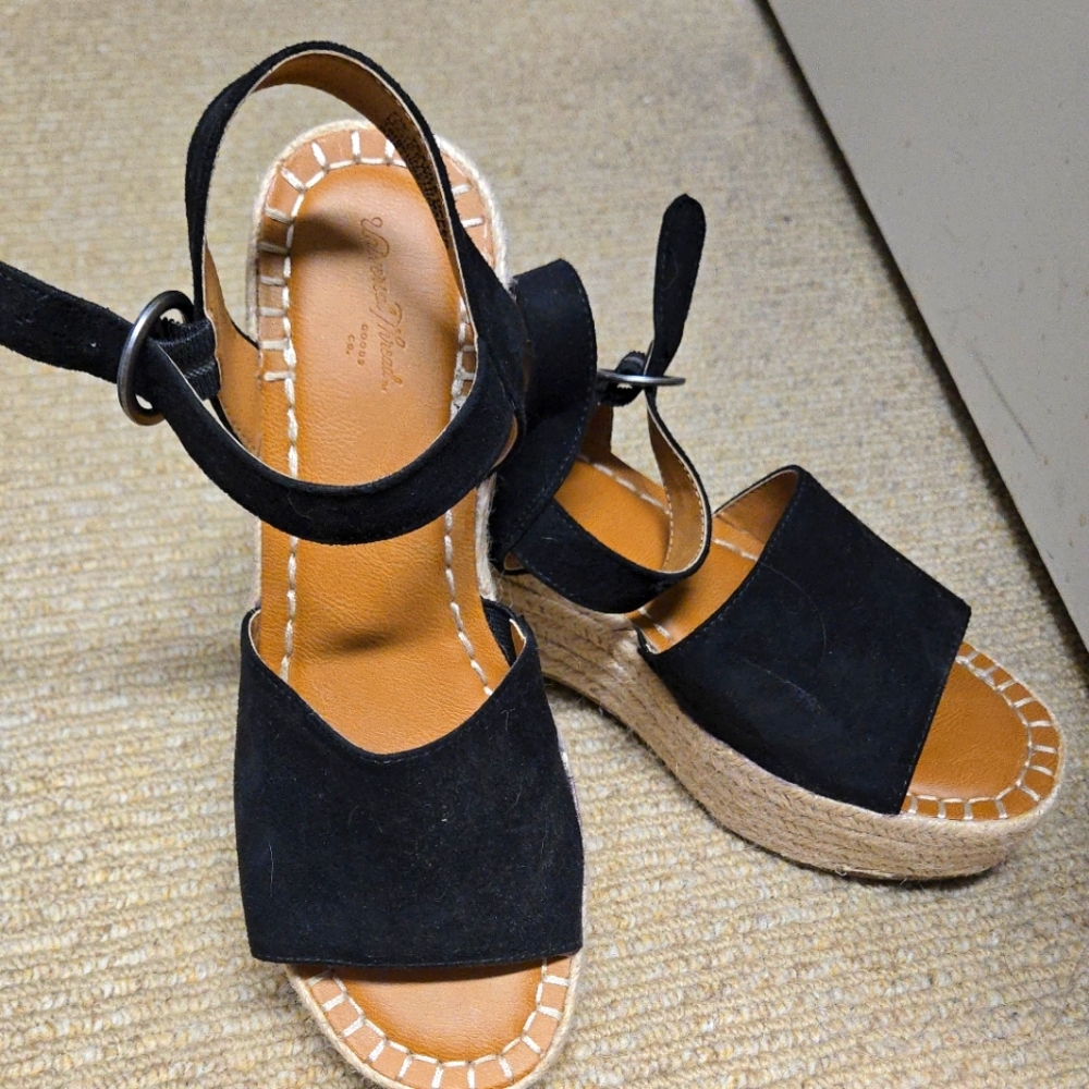 Universal Thread Platform Sandals with Ankle Strap, Size 7.5